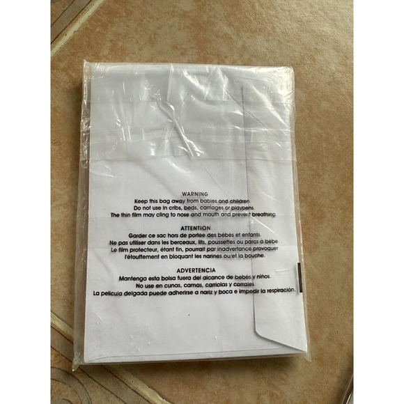 Marilyn Monroe "Were Having‎ a Party" Invitations - Picture 2 of 2